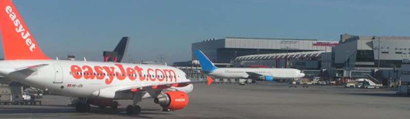 Scheduled and Charter Flight Arrivals and Departures - Picture: Aeroplanes at the Airport